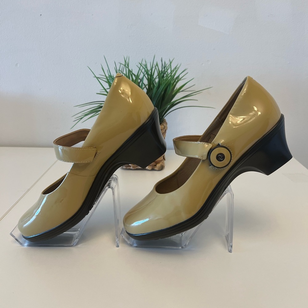 Dr. Comfort COCO Women's 9W Therapeutic Heels Beige Patent Mary Jane